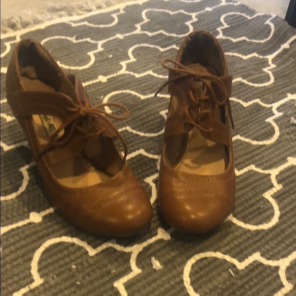 Tan Mary Janes heels
